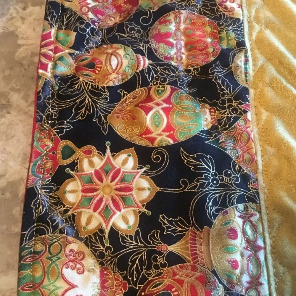 NWT Hand Crafted Quilted Holiday Ornaments Runner